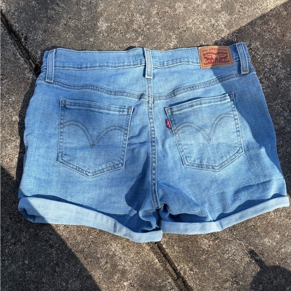 Levi’s Mid length shorts light wash size 31 - Picture 2 of 5